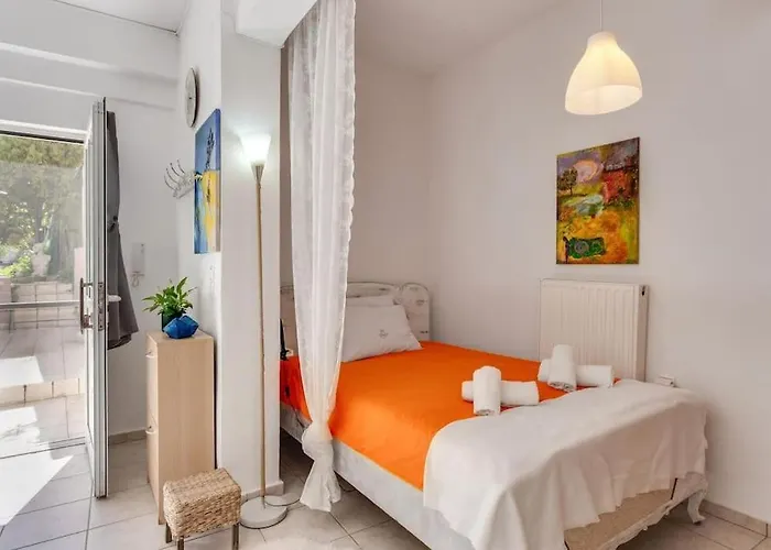 Backyard Art 아파트