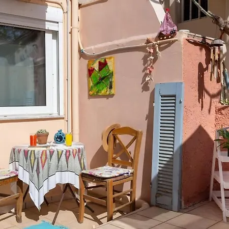 Backyard Art Apartman Hriszí Aktí Haniá