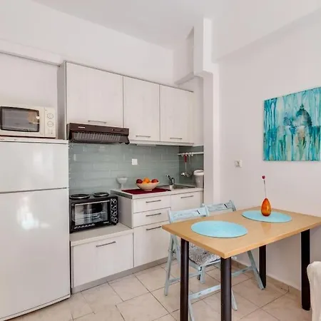 Backyard Art Apartment