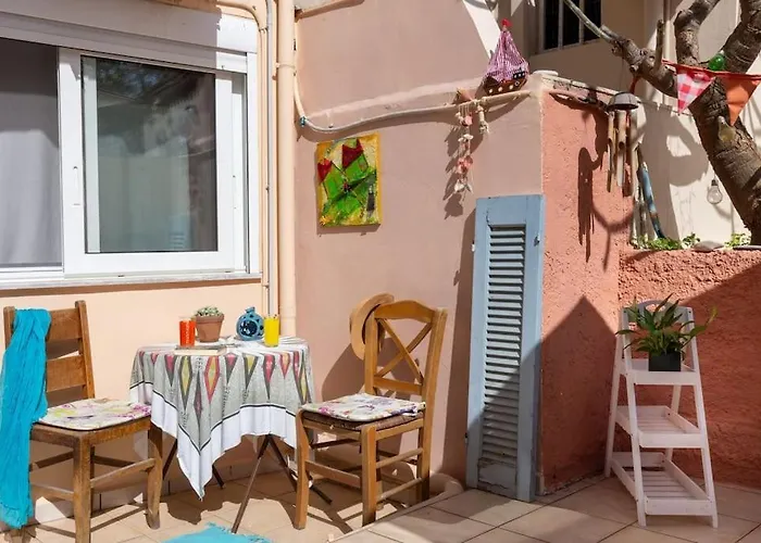 Backyard Art Apartment Chania (Crete)