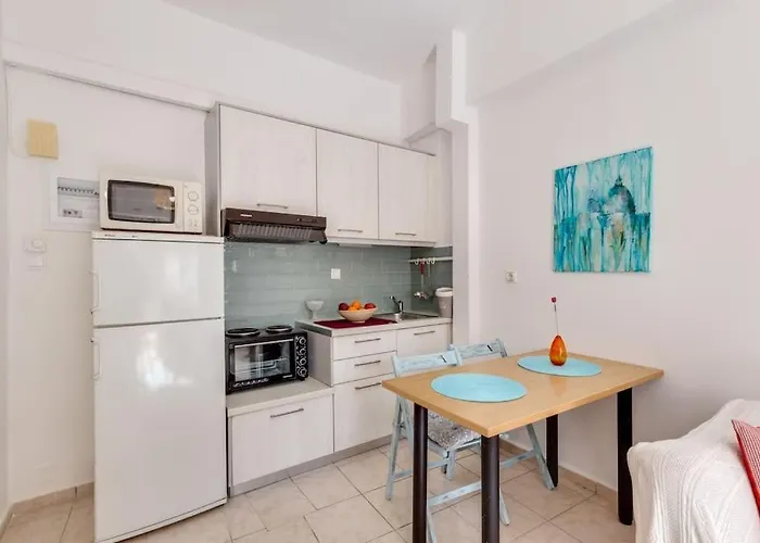 Backyard Art Apartment