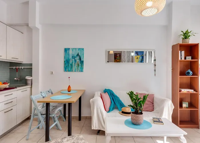 Backyard Art Apartment *